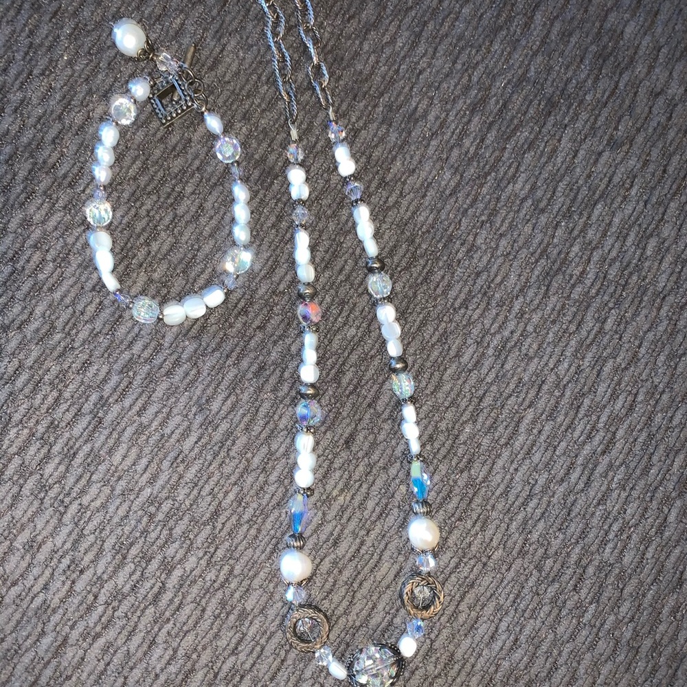 Necklace and bracelet set